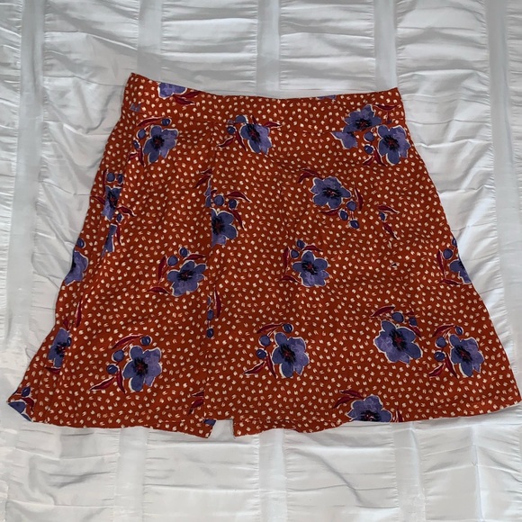 3 for 22! 💎 Forever 21 Skirt Floral - Picture 2 of 3